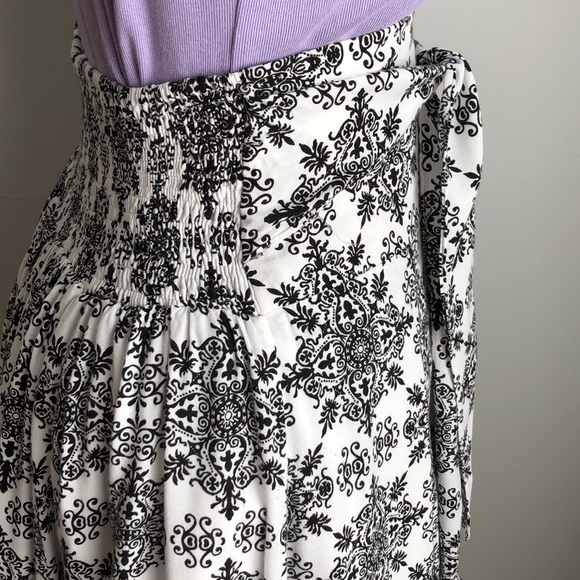 N.y.L.a Black Print on White Flowing Rayon Skirt - Picture 4 of 9